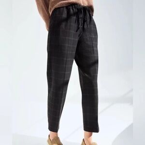 Aritzia The Group Babaton Plaid Trousers Black Gray L Relaxed Fit Ankle Pants
